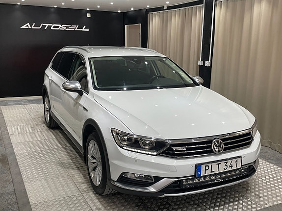 Volkswagen Passat Alltrack 3 of 27
