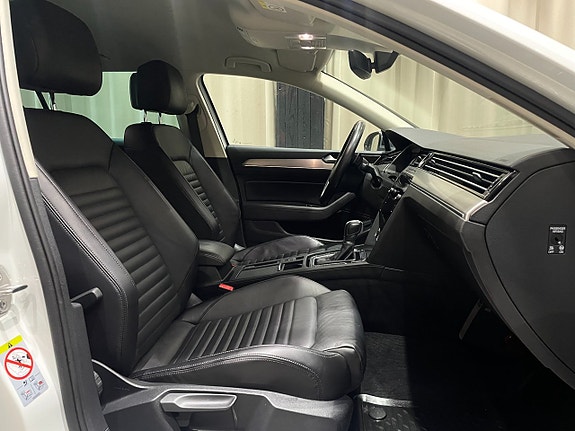 Volkswagen Passat Alltrack 12 of 27