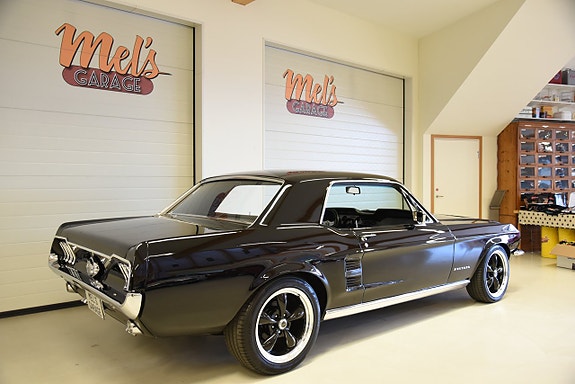 Ford Mustang 8 of 30