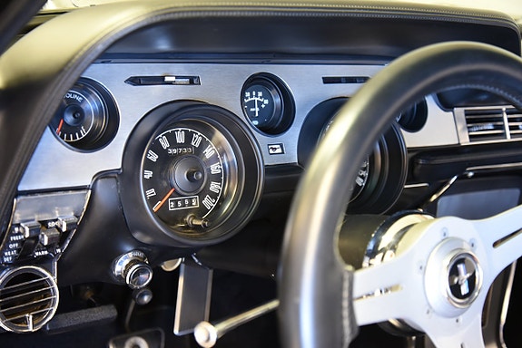 Ford Mustang 27 of 30