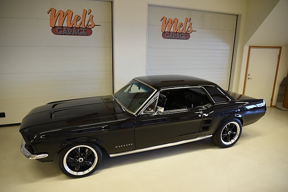 Ford Mustang 13 of 30