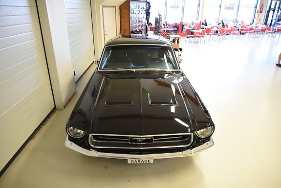 Ford Mustang 15 of 30