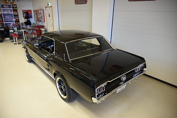Ford Mustang 10 of 30