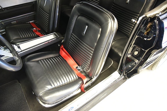 Ford Mustang 25 of 30
