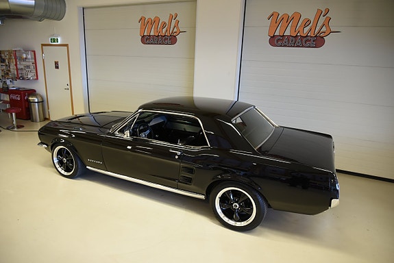 Ford Mustang 11 of 30