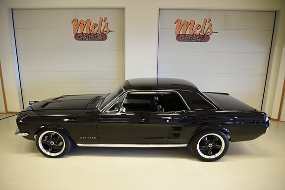 Ford Mustang 12 of 30