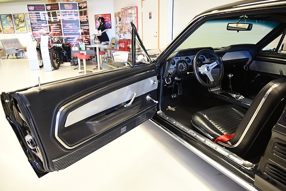 Ford Mustang 22 of 30