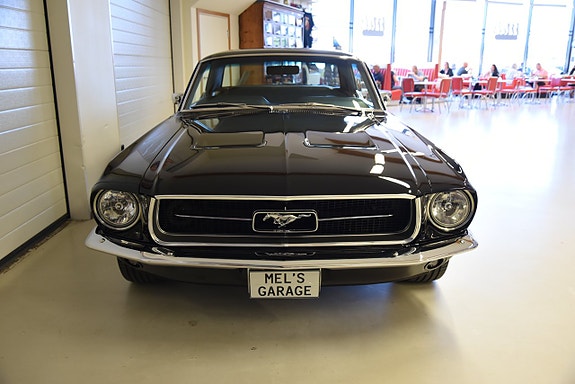 Ford Mustang 3 of 5