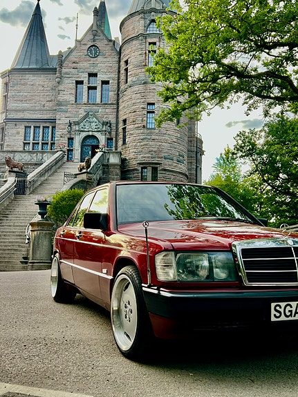 Mercedes-Benz 190 3 of 5