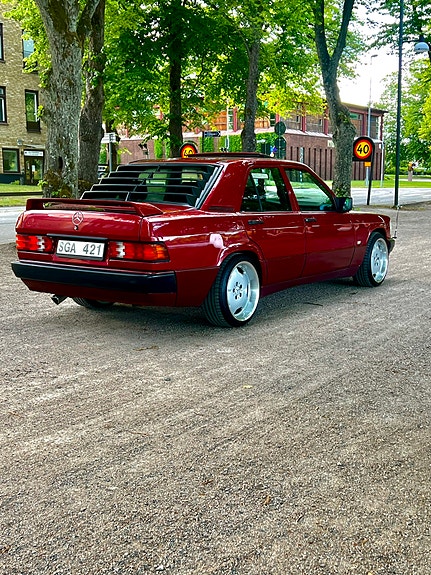 Mercedes-Benz 190 5 of 5