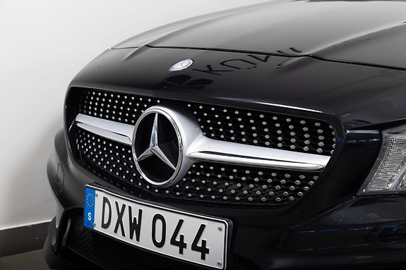 Mercedes-Benz CLA200 3 of 5