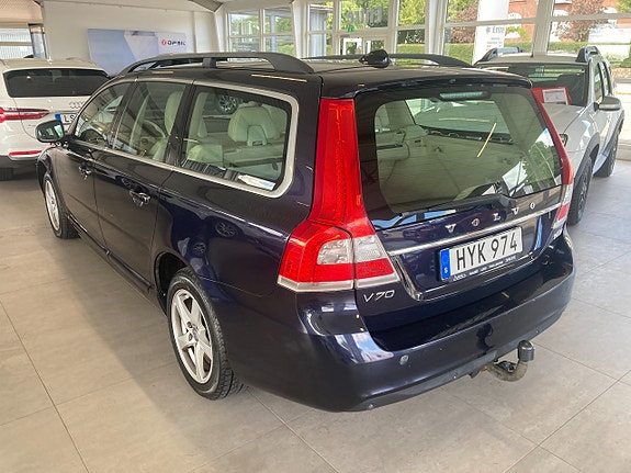 Volvo V70 4 of 5
