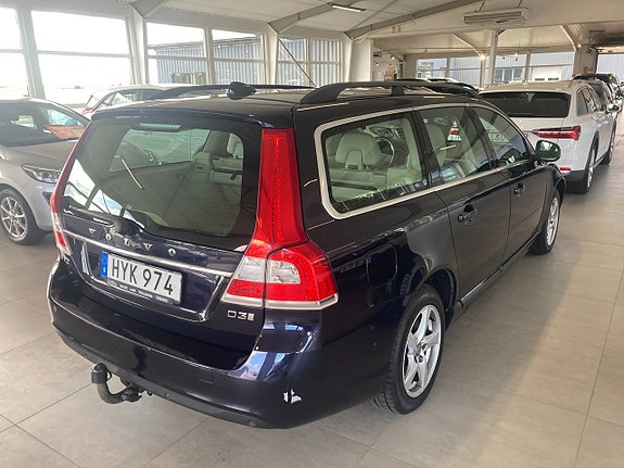 Volvo V70 3 of 5
