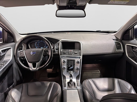 Volvo XC60 14 of 21