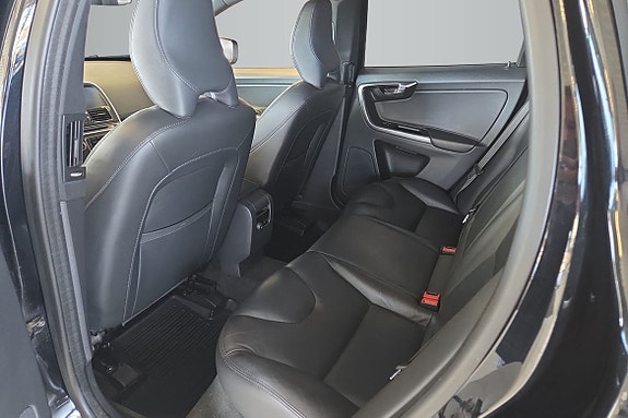 Volvo XC60 11 of 14