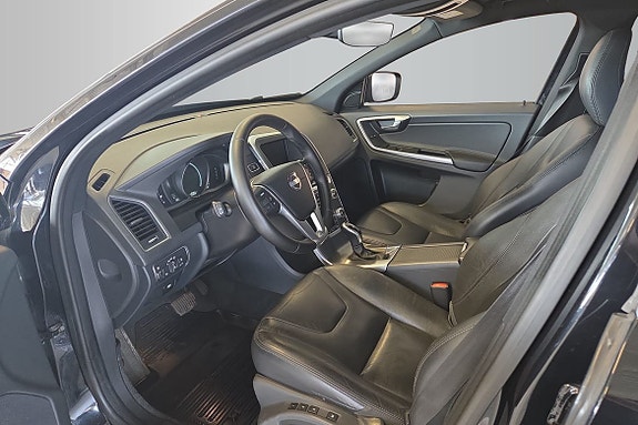 Volvo XC60 10 of 14