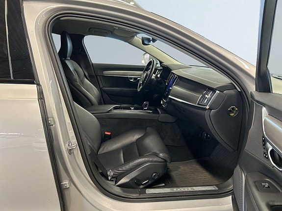 Volvo V90 Cross Country 10 of 27