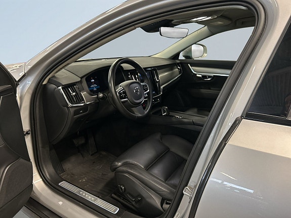 Volvo V90 Cross Country 7 of 27