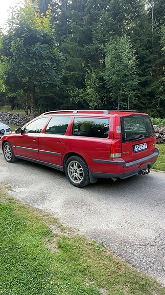 Volvo V70 2 of 2