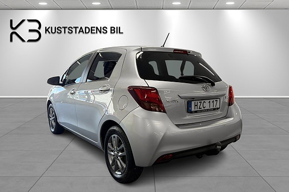 Toyota Yaris 5 of 5