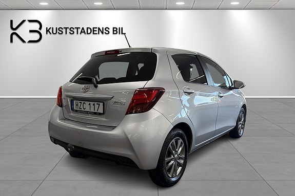 Toyota Yaris 3 of 5