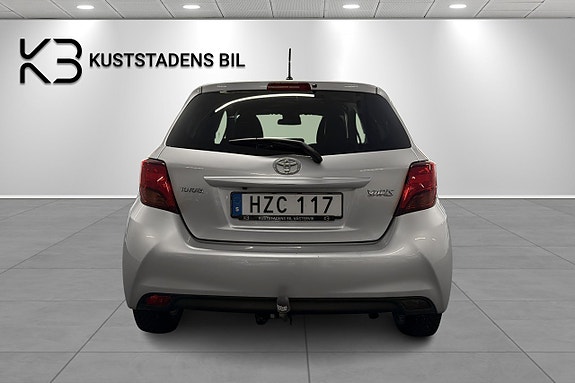 Toyota Yaris 4 of 5