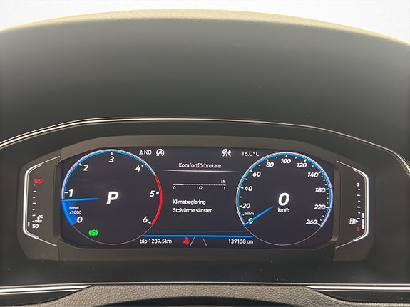 Volkswagen Passat 18 of 30
