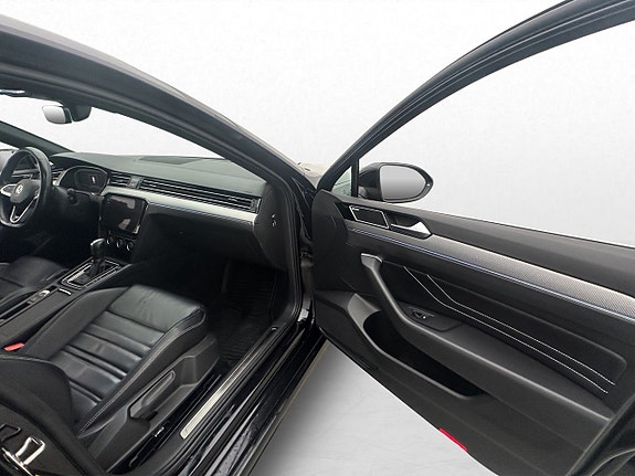 Volkswagen Passat 16 of 30