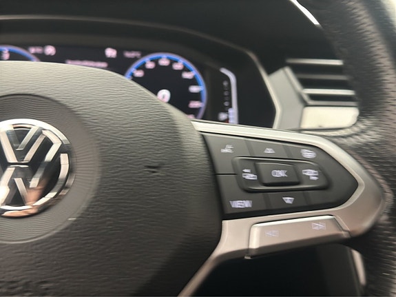 Volkswagen Passat 20 of 30