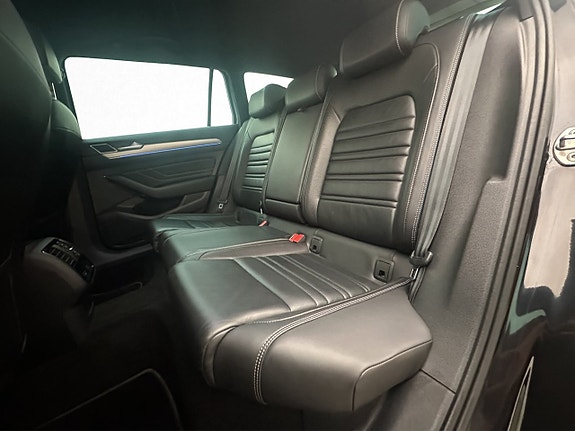 Volkswagen Passat 17 of 30