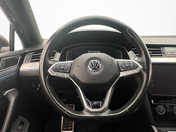 Volkswagen Passat 14 of 30