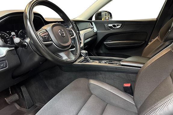 Volvo XC60 14 of 21
