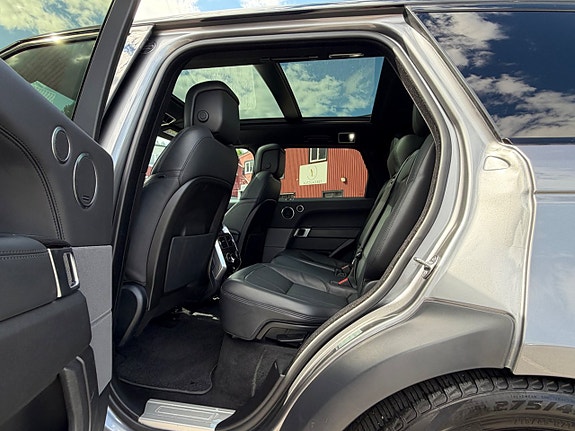 Land Rover Range Rover Sport 16 of 19