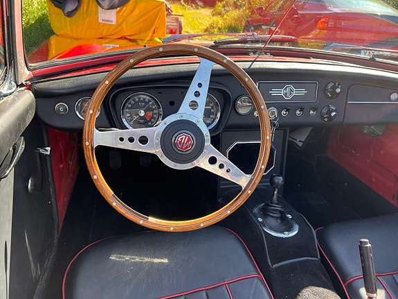 MG MGB 3 of 5