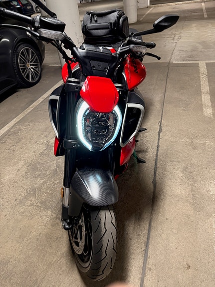 Ducati Diavel V4 2 of 5