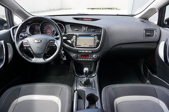 Kia Ceed 2 of 5