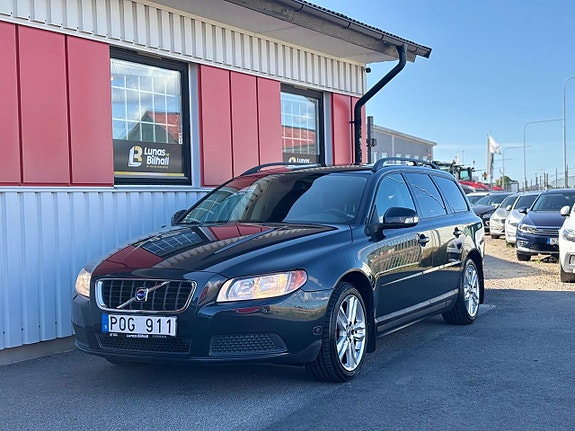 Volvo V70 2 of 19