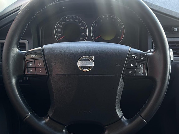 Volvo V70 12 of 19