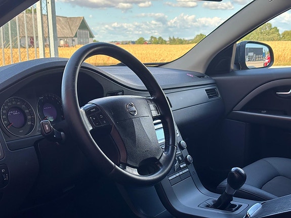 Volvo V70 8 of 19