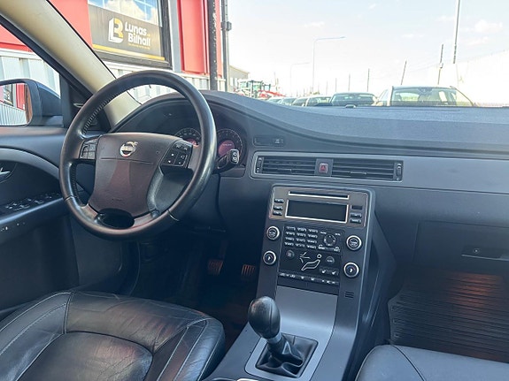 Volvo V70 11 of 19