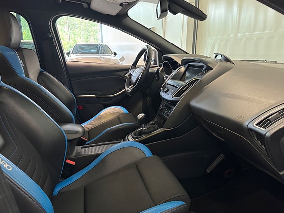 Ford Focus 13 of 23