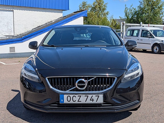 Volvo V40 2 of 5