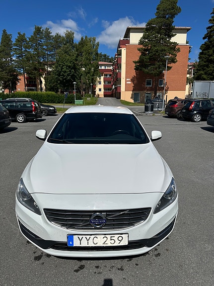 Volvo S60 3 of 5