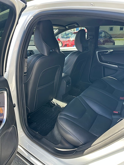 Volvo S60 7 of 9