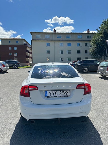 Volvo S60 4 of 5