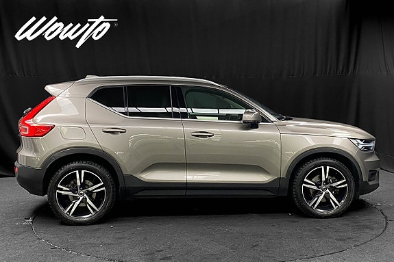 Volvo XC40 3 of 5