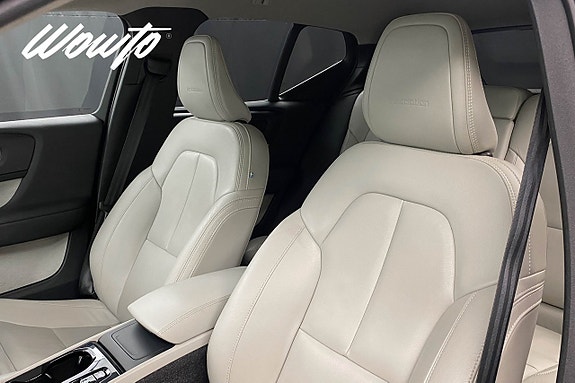 Volvo XC40 12 of 23