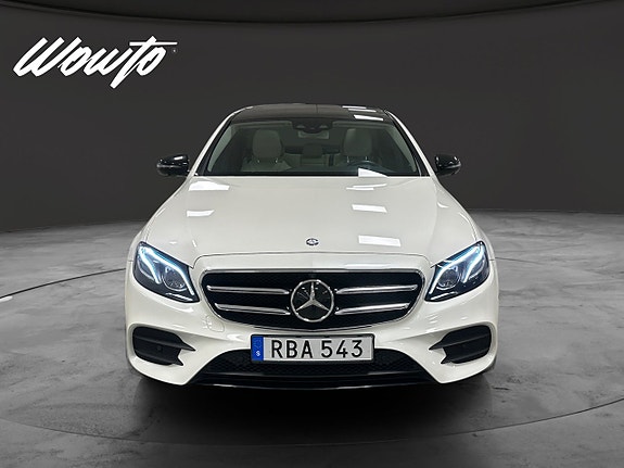 Mercedes-Benz E220 d 2 of 16