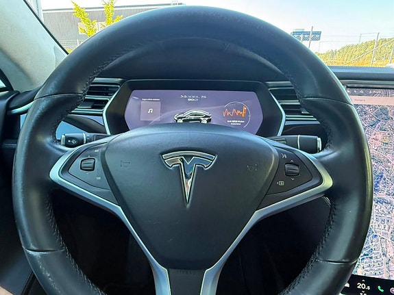 Tesla Model S 10 of 26