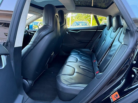 Tesla Model S 13 of 26